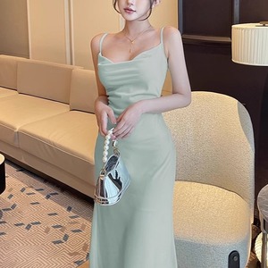 ドレス ワンピース パーティー 披露宴 演奏会 発表会 ステージ キャバ 衣装 クラブ スリップドレス ロング 袖なし ノースリーブ 襟なし スレンダー スリム ストレート 細身 Iライン リボン ウエストマーク バックシャン 可愛い きれいめ シンプル カジュアル 大人可愛い 上品 おしゃれ レトロ エレガント モダン 主役級 存在感 とろみ感 セクシー 無地 イベント 夏 シーズンレス S M L 黒 ブラック グリーン 浅緑