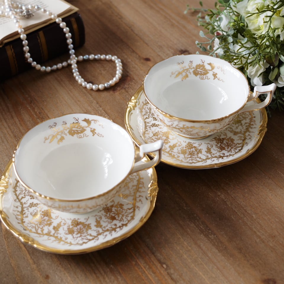 英国コウルドン　白磁と金彩が織りなす気品　キングスプレート　カップ＆ソーサー２客 英国コウルドン 白磁と金彩が織りなす気品 キングスプレート カップ