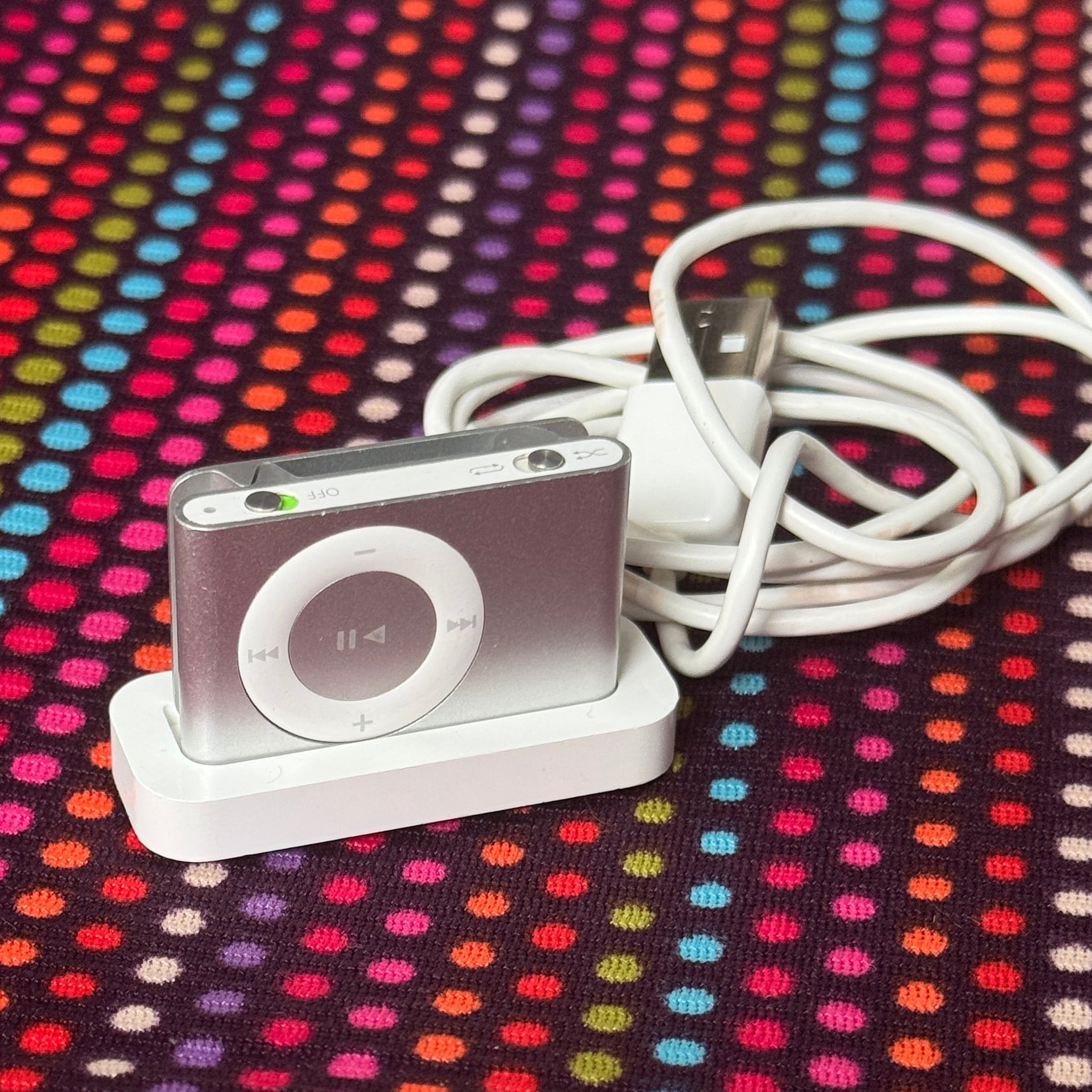 Apple iPod shuffle 第2世代 1GB シルバー | 新品バッテリー交換済み