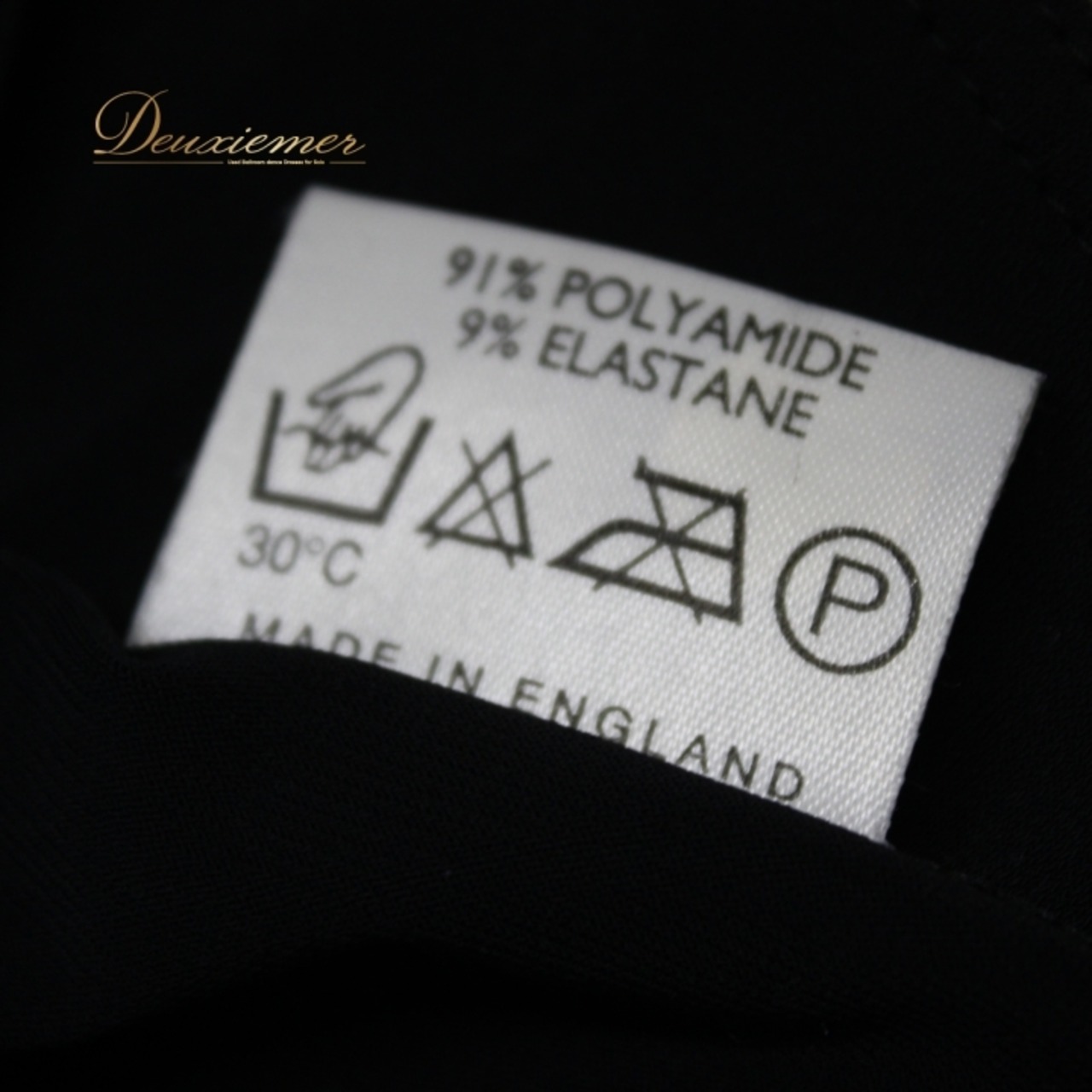 社交ダンス 衣装 ラテン スカート レッスンウェア レディース CHRISANNE クリスアン 黒 無地 アシメ アシンメトリー ブラック系 上品 ストレッチ 伸縮性 フィット感 おしゃれ モダン コーディネート 上品スタイル ダンスウェア エレガント イギリス製 通気性 脚長効果 アシンメトリーデザイン シンプル レディースファッション 軽量 お手入れ簡単