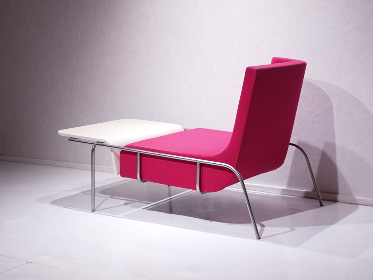 ligne roset TOLOZAN ラウンジチェア / リーンロゼ Eric Jourdan 名作 デザイナーズ チェア モダン サイドテーブル一体型 シェーズロング