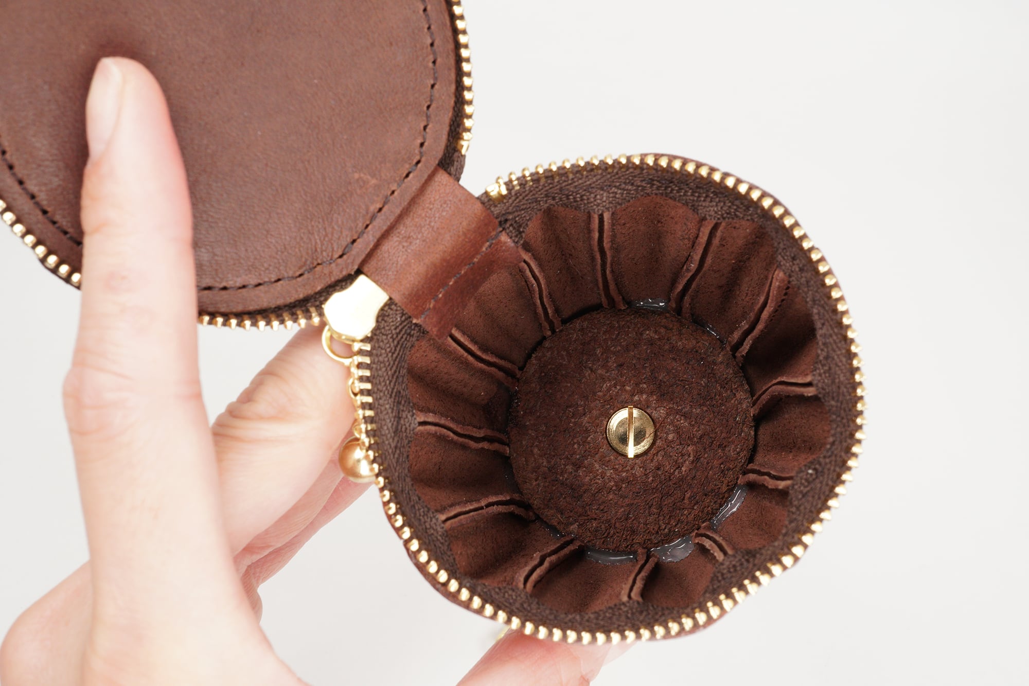 カヌレなポーチ（イヤホン入れ）／本革製 | EARL'S FAVOURITE