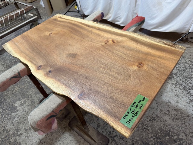 モンキーポッド9778　一枚板無垢 乾燥材　1240ｘ640-680-640ｘ40mm カウンター　センターテーブル　ダイニングテーブル