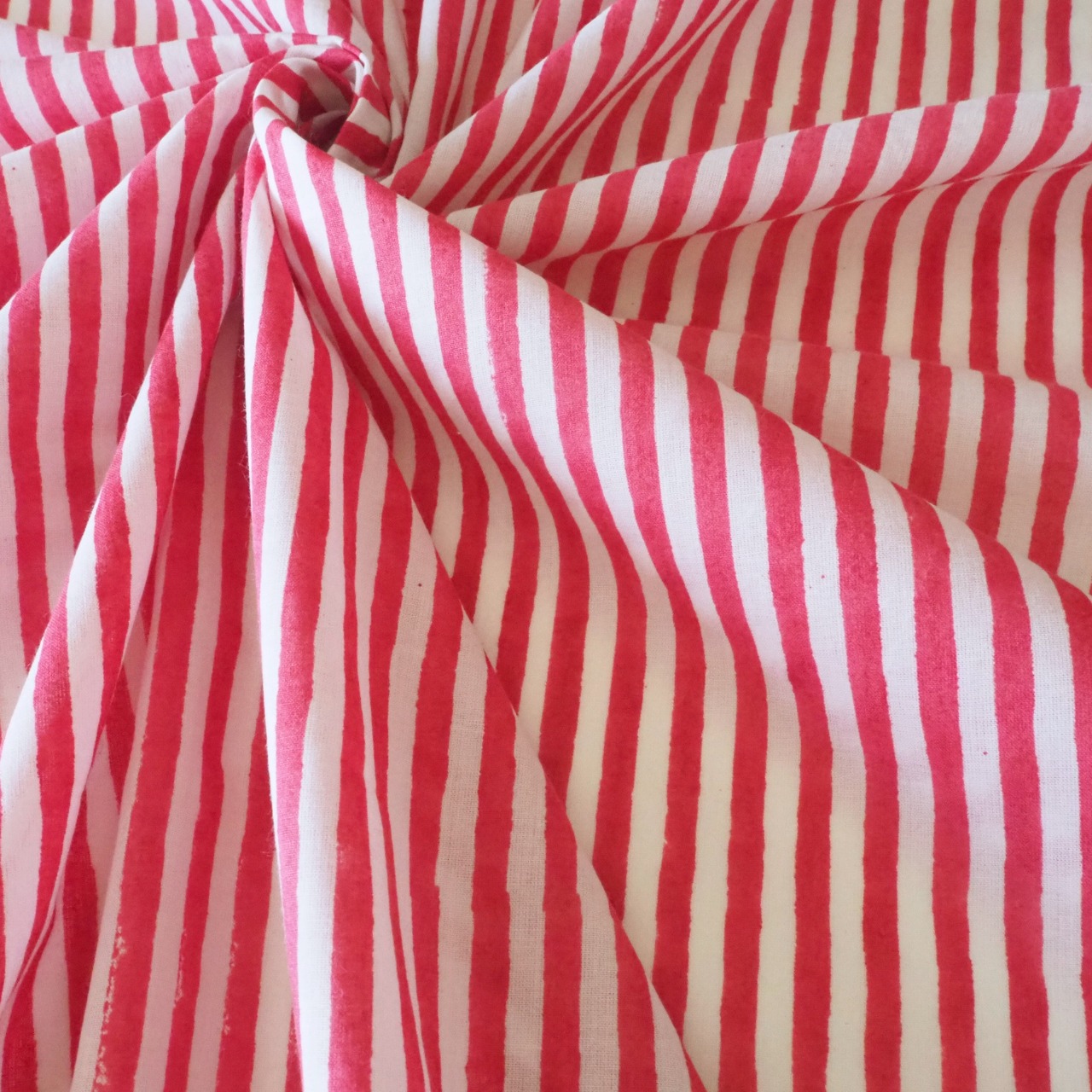 ブロックプリント生地【50cm単位】インド綿 ストライプ柄 白×赤 #41010-RD1