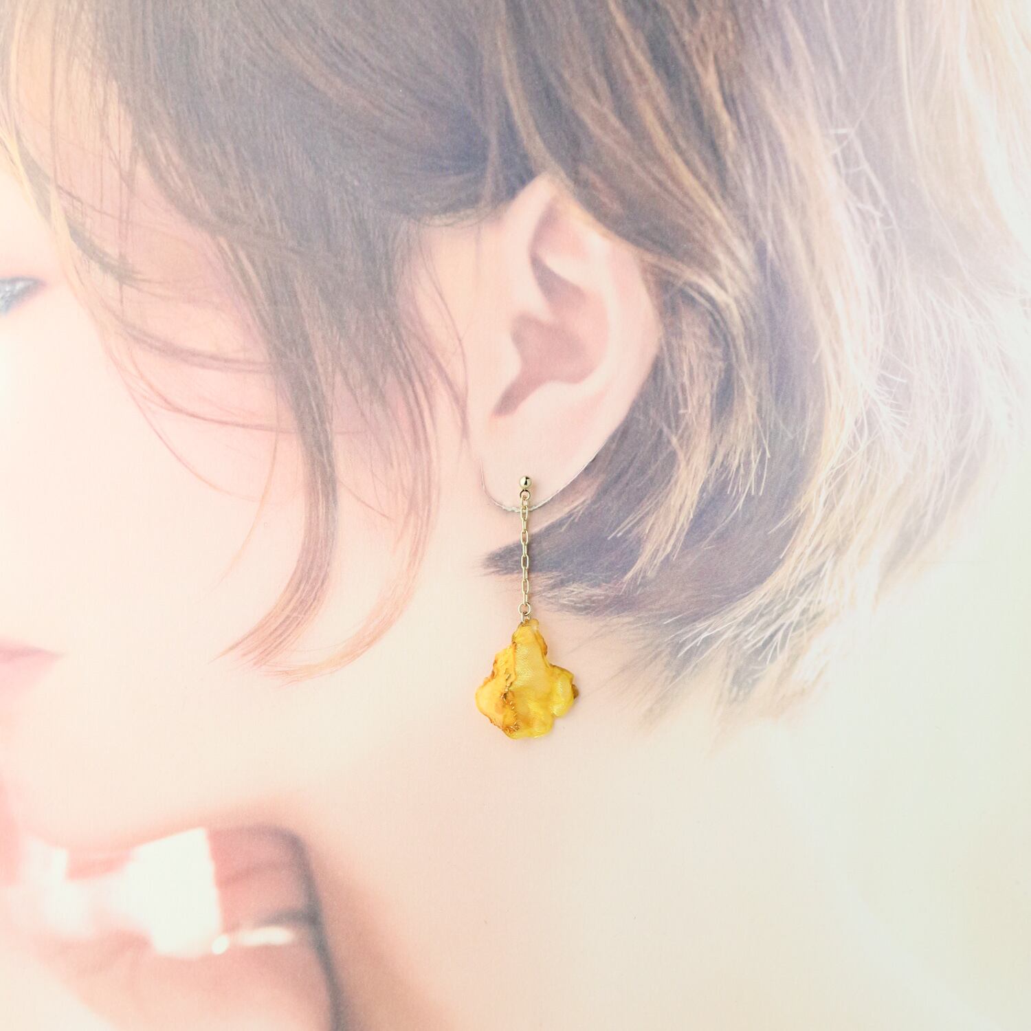イエローオレンジ 光のしずく ｜ゆれるドロップチェーンピアス