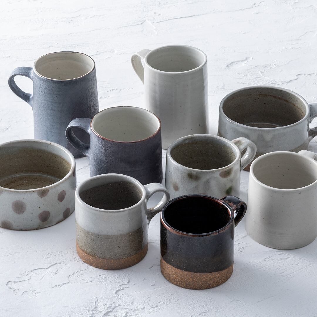 齊藤十郎／広くて低いマグカップ（グレー/水玉） | 器のチカラ