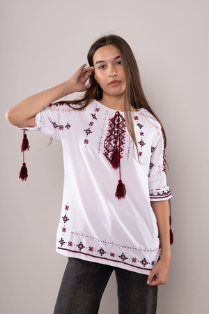 ウクライナ刺繍ヴィシヴァンカ・クラシック　ドニプロ　七分袖　手刺繍　麻　レディース・フリーサイズ