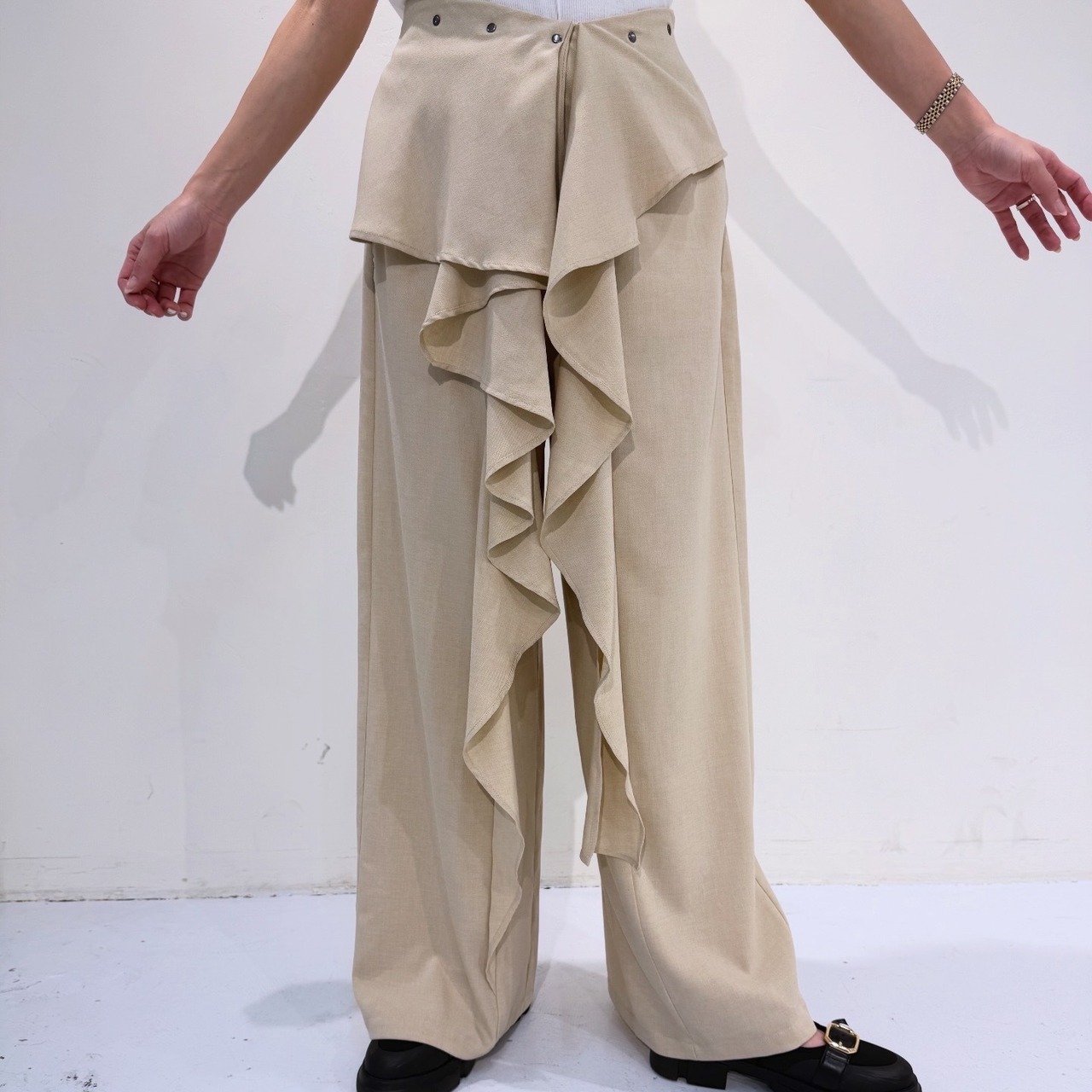 エイミーロウ  Eimee Law ドレープフリルワイドパンツ