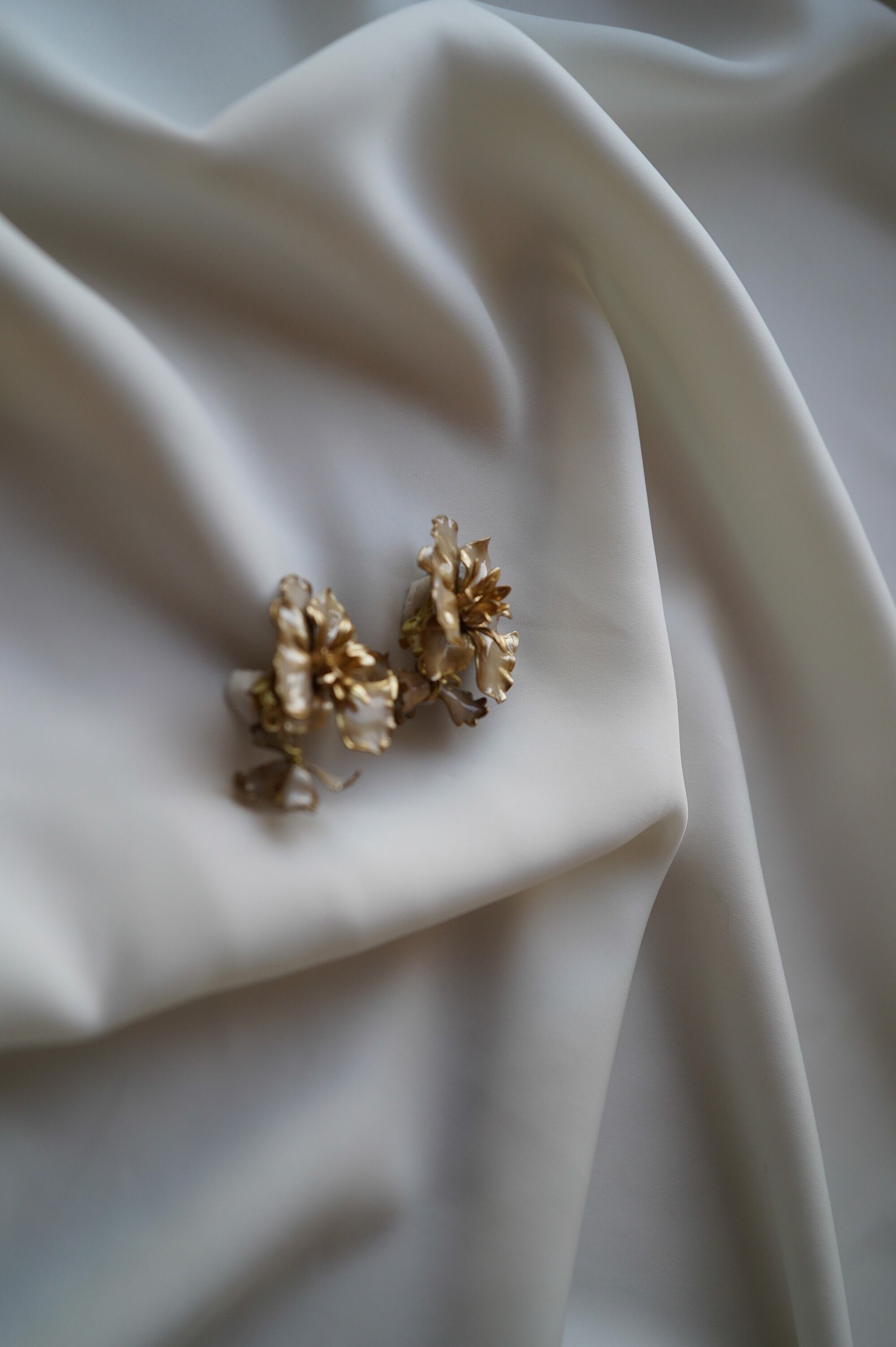 ✨極美品 ゼクシィ掲載完売品✨flua 2way Milky orchidピアス ✨極美品 ゼクシィ掲載完売品✨flua 2way Milky orchidピアス