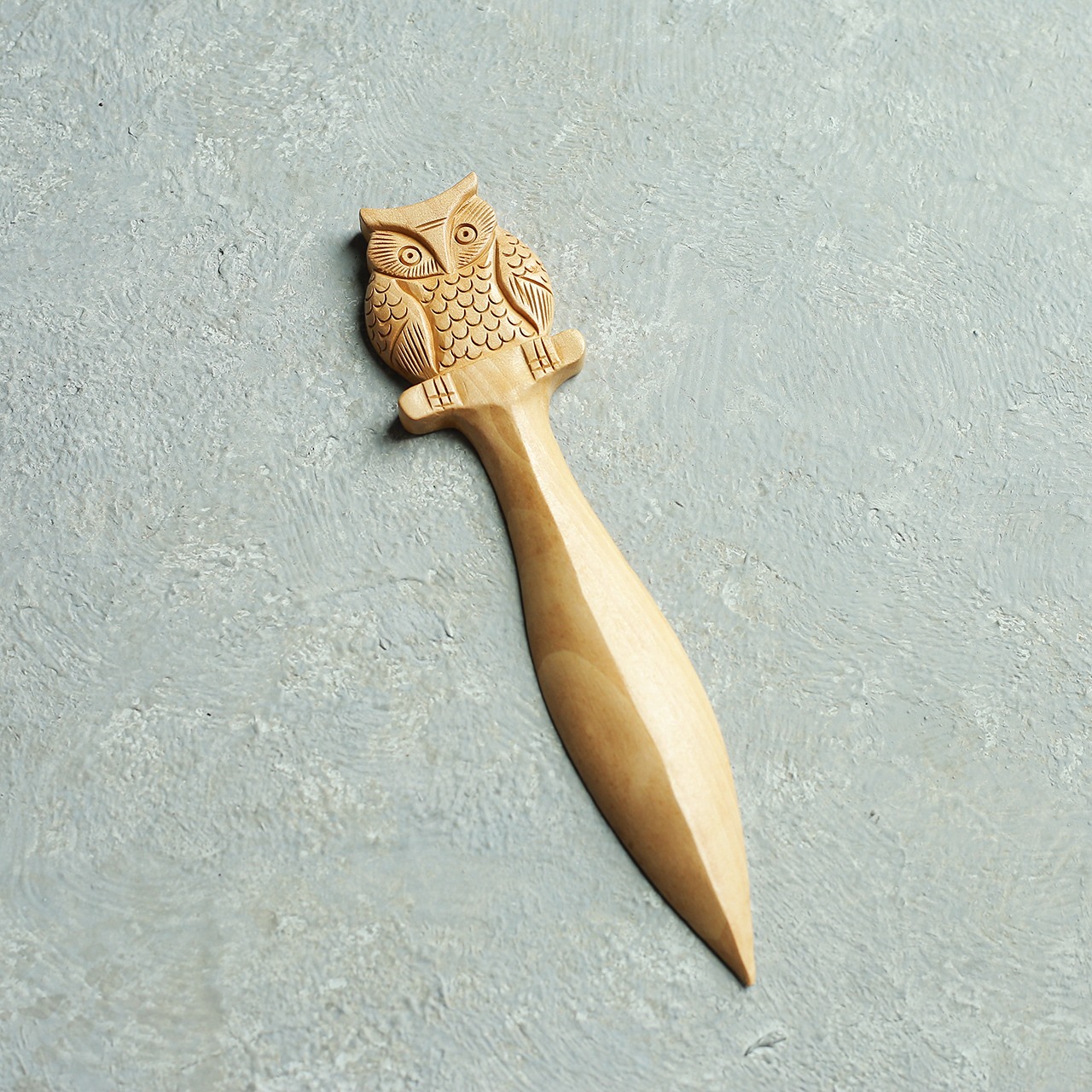 木のぬくもりを感じる、フクロウのペーパーナイフ 1