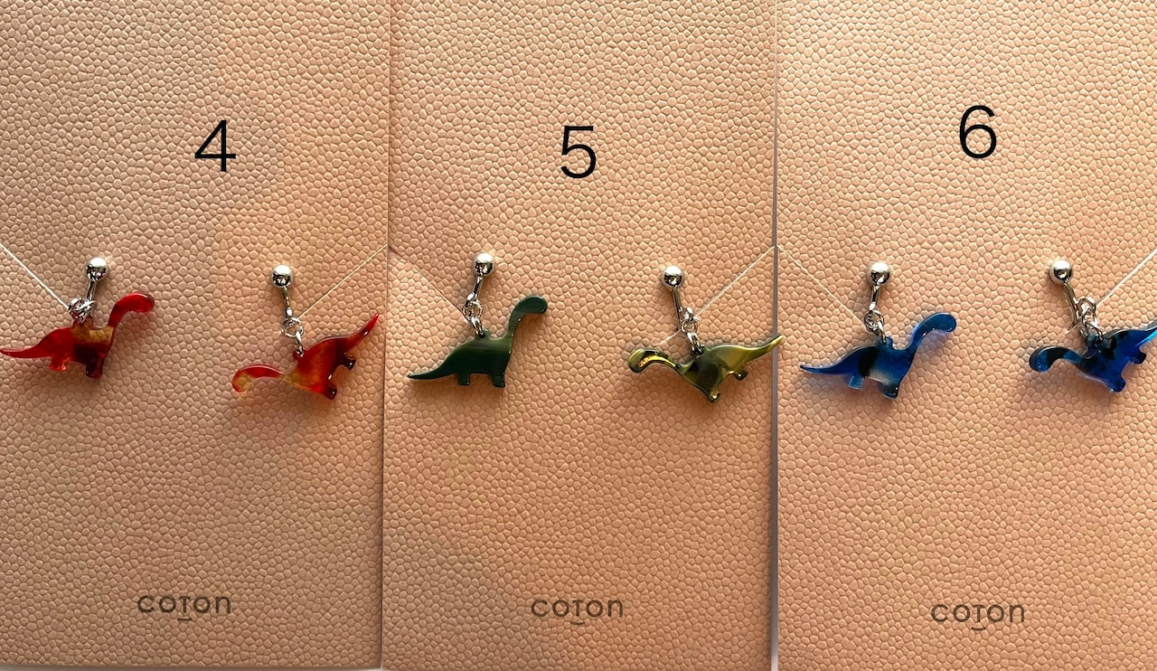 ★恐竜ピアス・イヤリング★ブラキオサウルス〜【メガネ産地福井～メガネ素材で作ったアクセサリー】