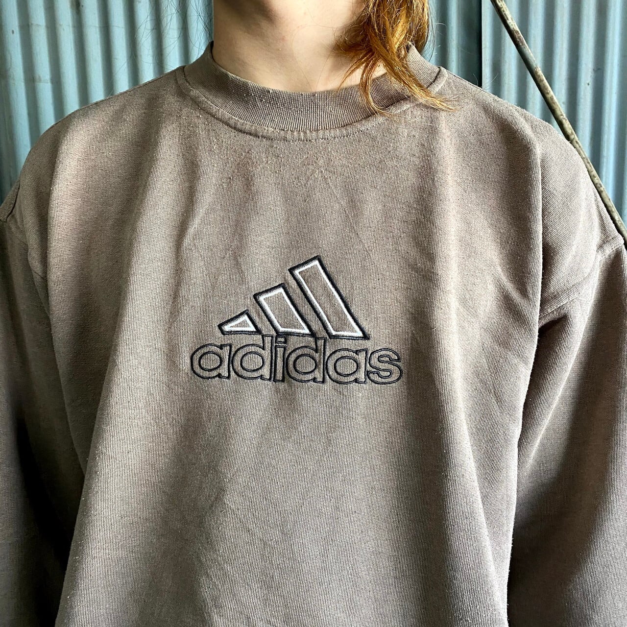 《激レア》アディダス adidas☆スウェット L 刺繍ロゴ カーキ