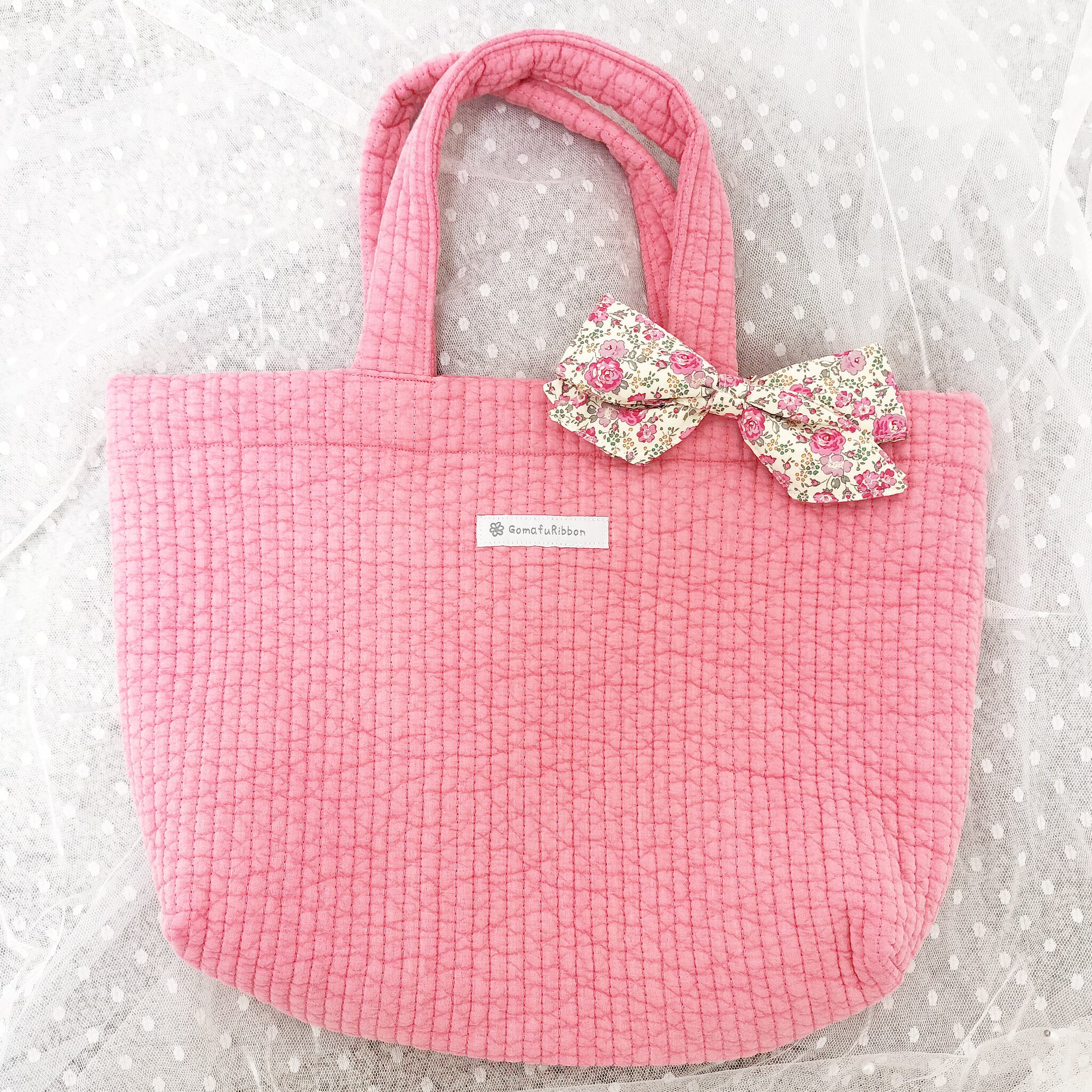 さくらんぼアップリケのヌビトートバッグ(ピンク) リバティのリボンチャーム付き