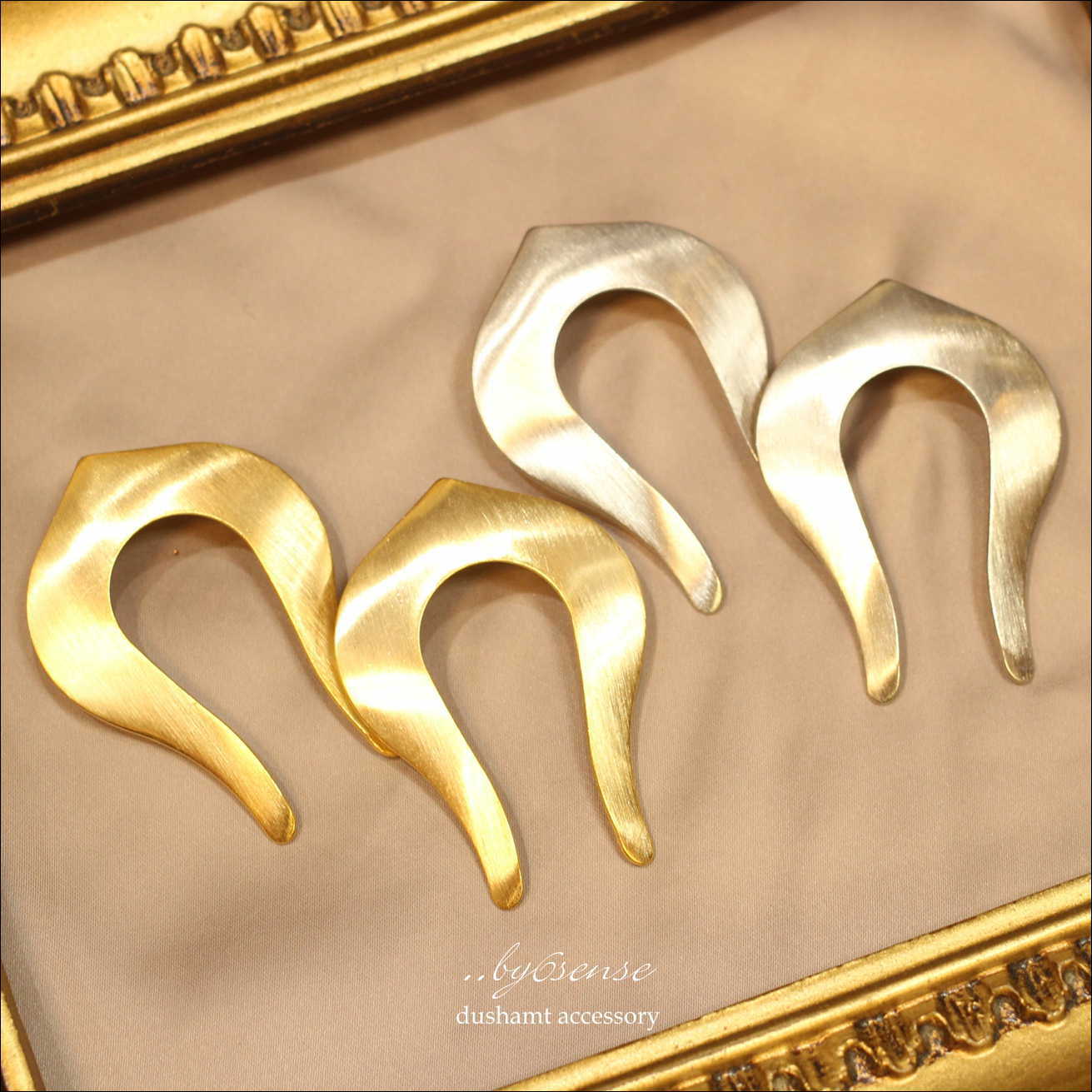 Horseshoue　metal pierced 　gold　OR　silver　【032910】