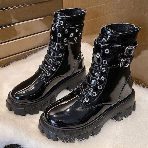 バックル 厚底ショートブーツ
