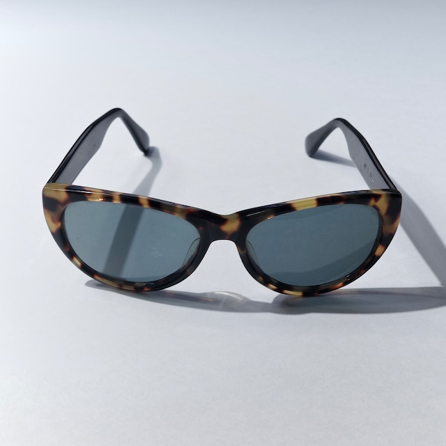 "DKNY" SUNGLASSES