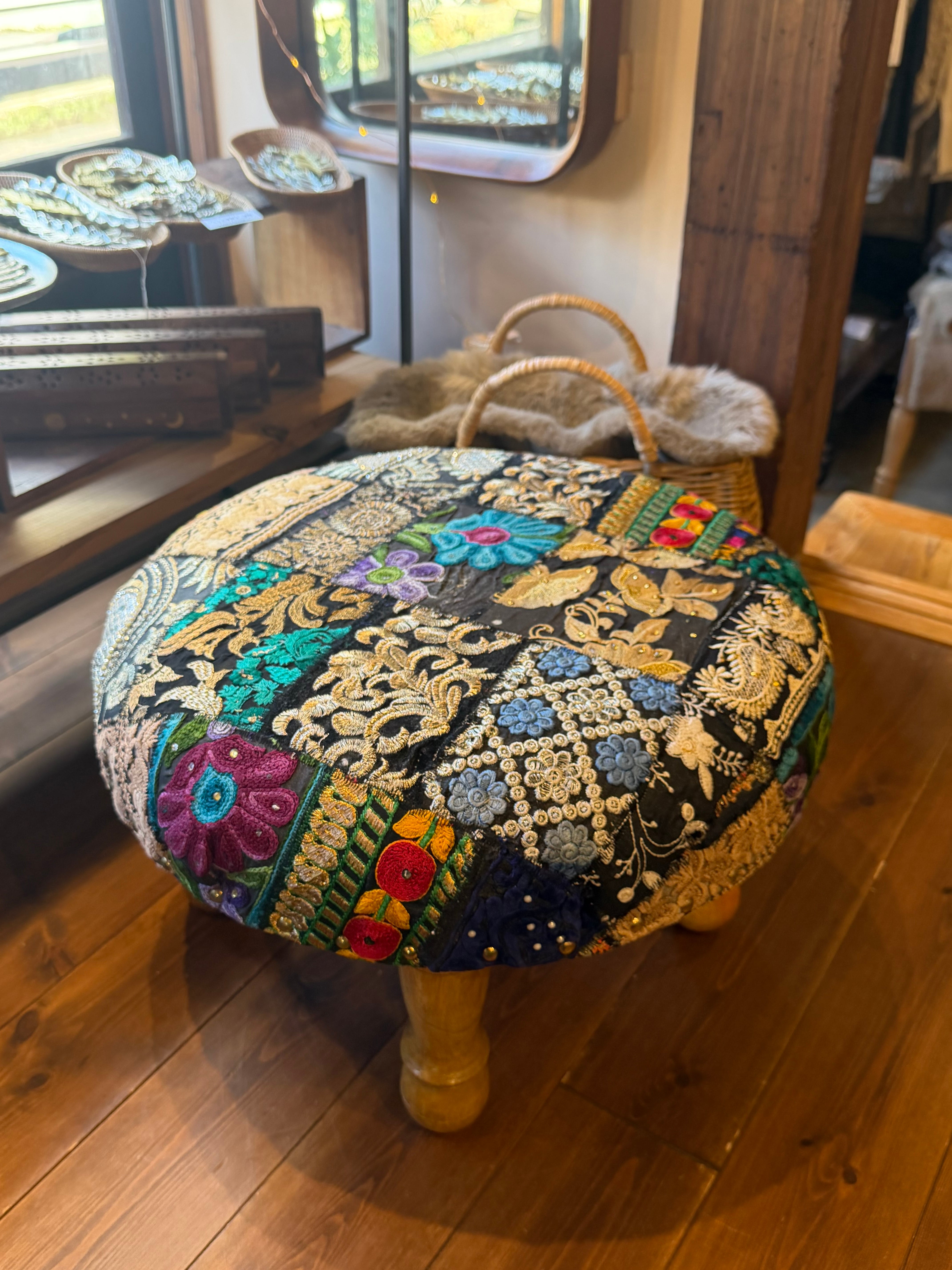 インドのパッチワークスツール BK1 (発送12/22以降)