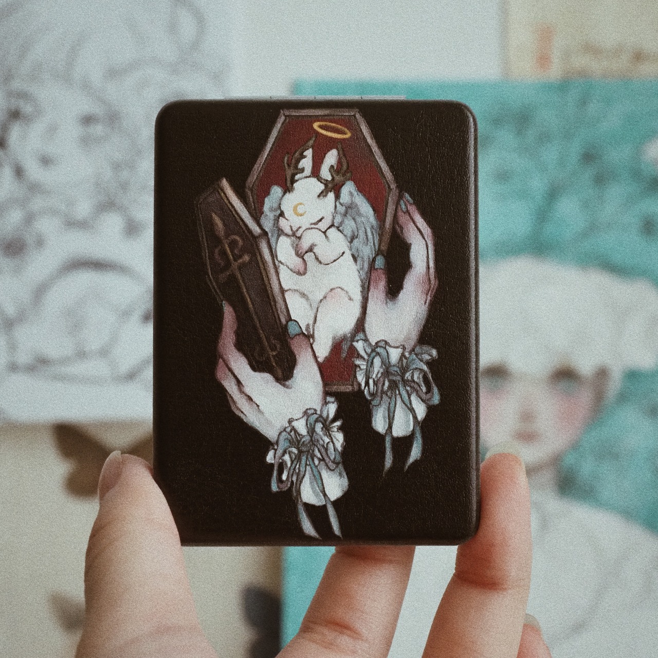 うさぎの剥製標本　折りたたみミラー