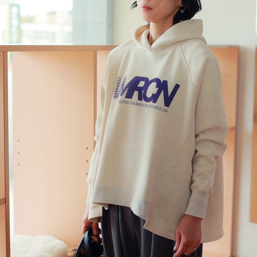 MICA＆DEAL (マイカ＆ディール)　【AMERICANA×MICA&DEAL】レタードフロント　リラックスフーディー