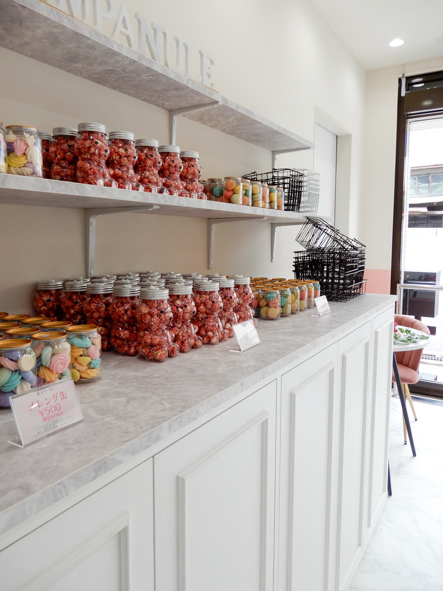 アンティークキャビネット　カフェ　店舗什器　ケーキ台 お菓子屋さんケーキ屋さん向け かわいいディスプレイシェルフ