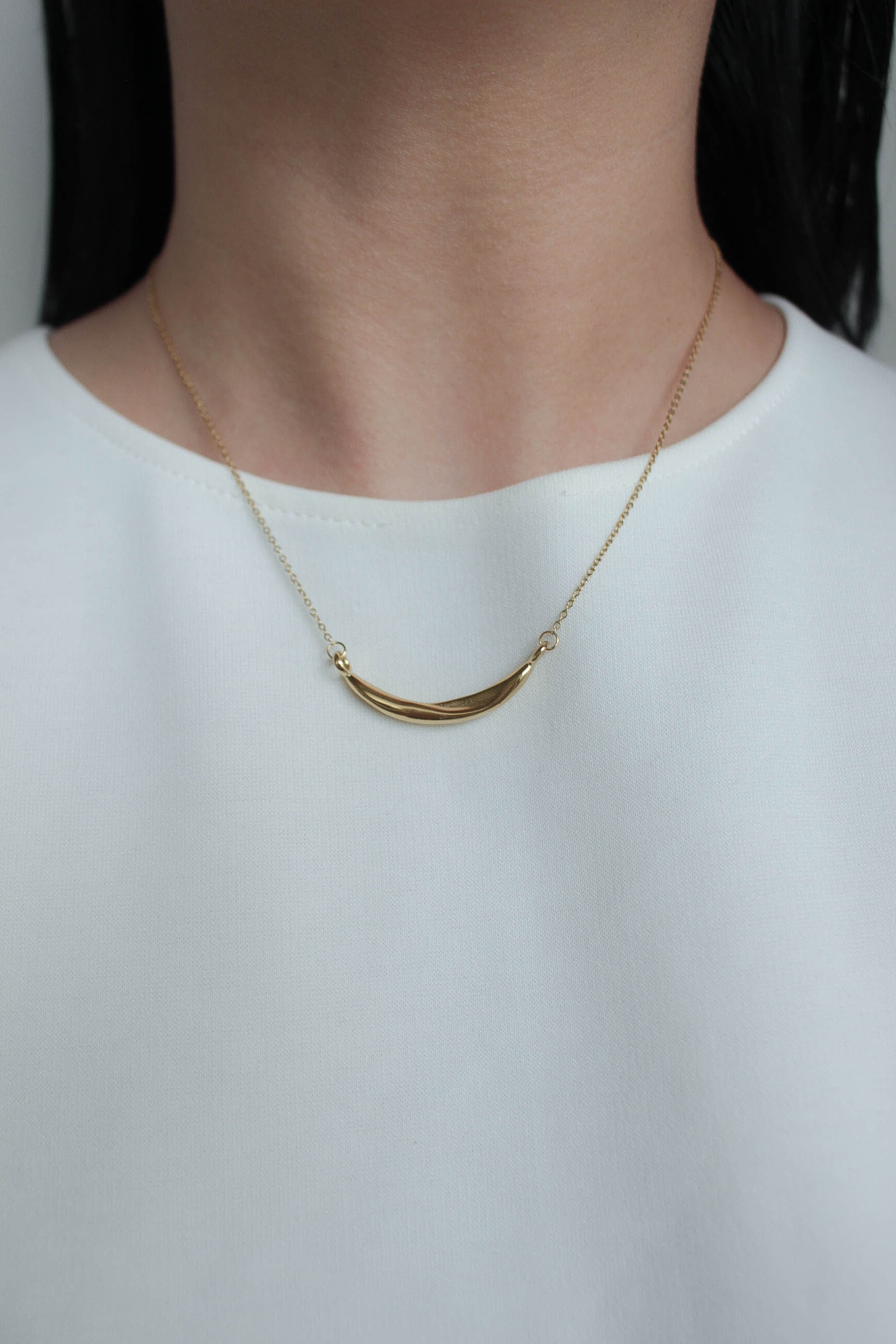 Crescent Bar Necklace | ebine(エビネ)|金属アレルギー対応アクセサリー