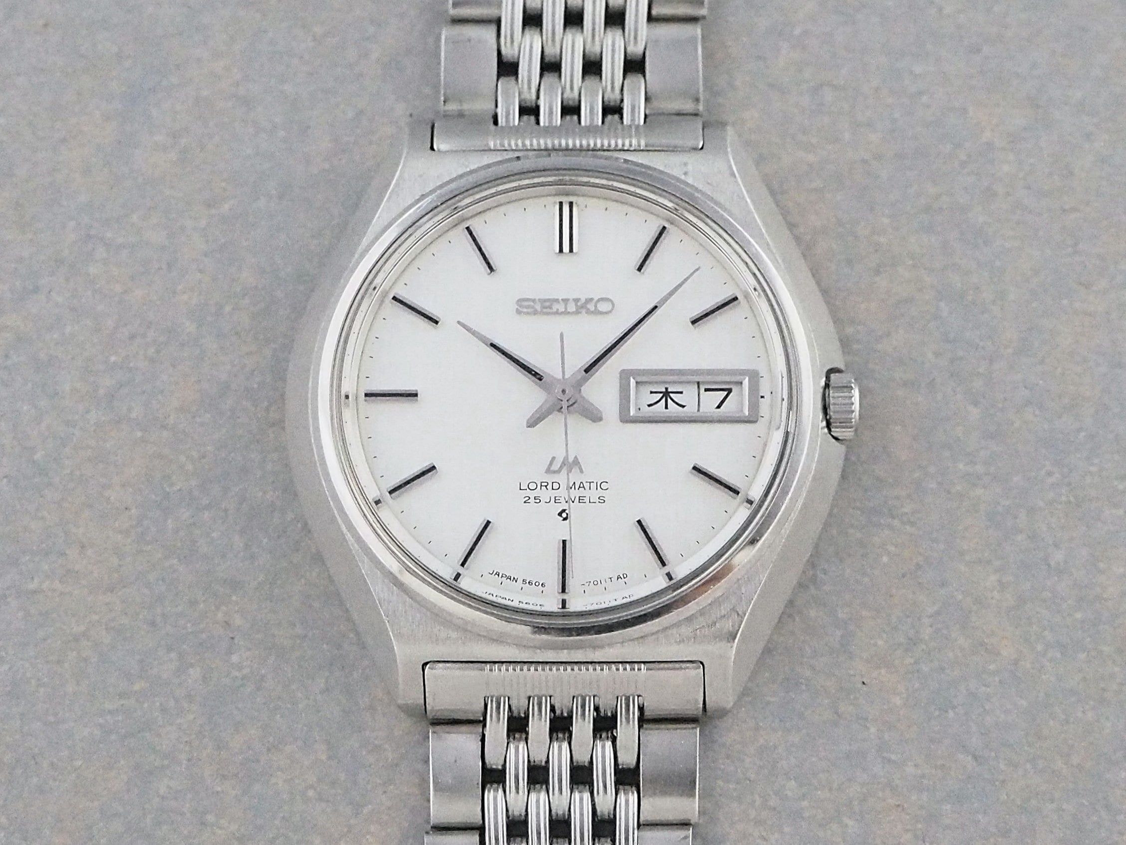 L o'clock | L o'clock