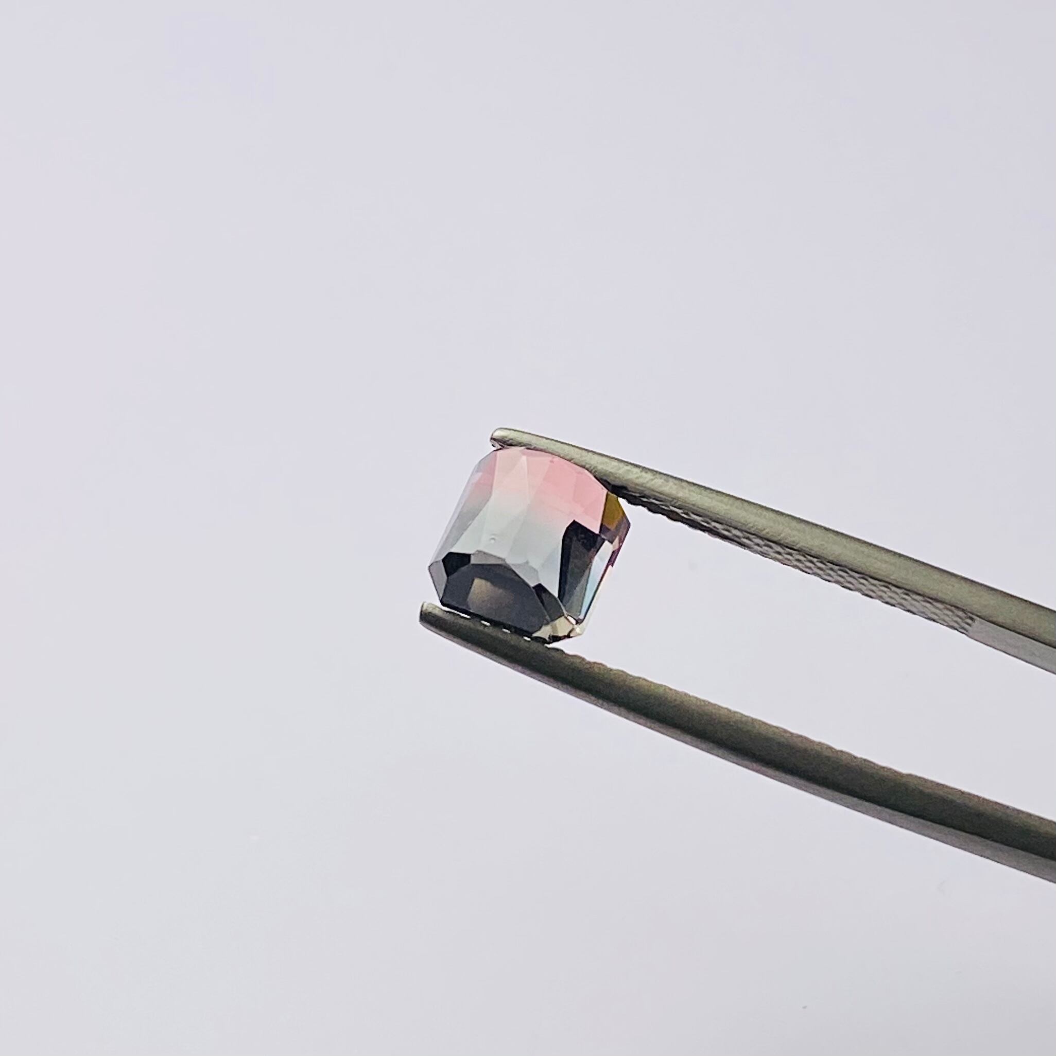 ブラックピンクのセクシーバイカラートルマリン♡