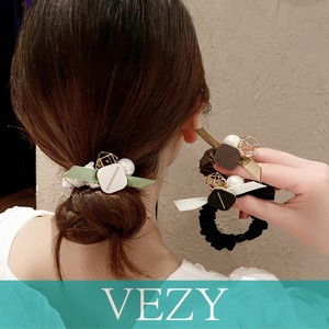 シュシュリボンヘアゴム ヘアアクセサリー チャーム付きヘアゴム おしゃれ 20代30代40代 ビジュー キラキラ髪留め髪飾り ヘアアレンジ お団子 大人可愛い雑貨 髪留め クリップ ヘアアクセ ベジー VEZY ItemNo.【19581868 】