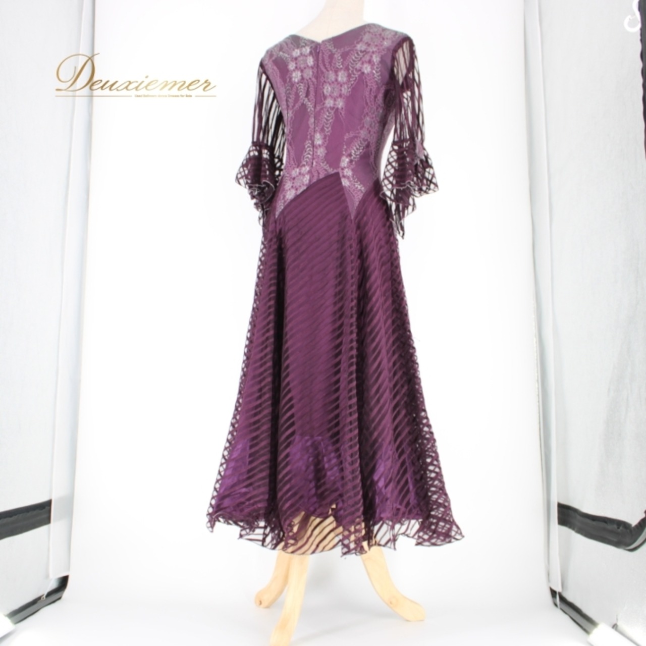 社交ダンス 衣装 スタンダード ドレス ワンピース パーティドレス オールシーズン solo 紫 パープル系 発表会 レース リボン シルバー系 ボリューム スカート 優雅 ミステリアス 深い色合い 上品 伸縮性 シンプル エレガント カジュアル フォーマル ダンス用品 発表会衣装 パーティー パフォーマンス 配色 配達 セット 着心地