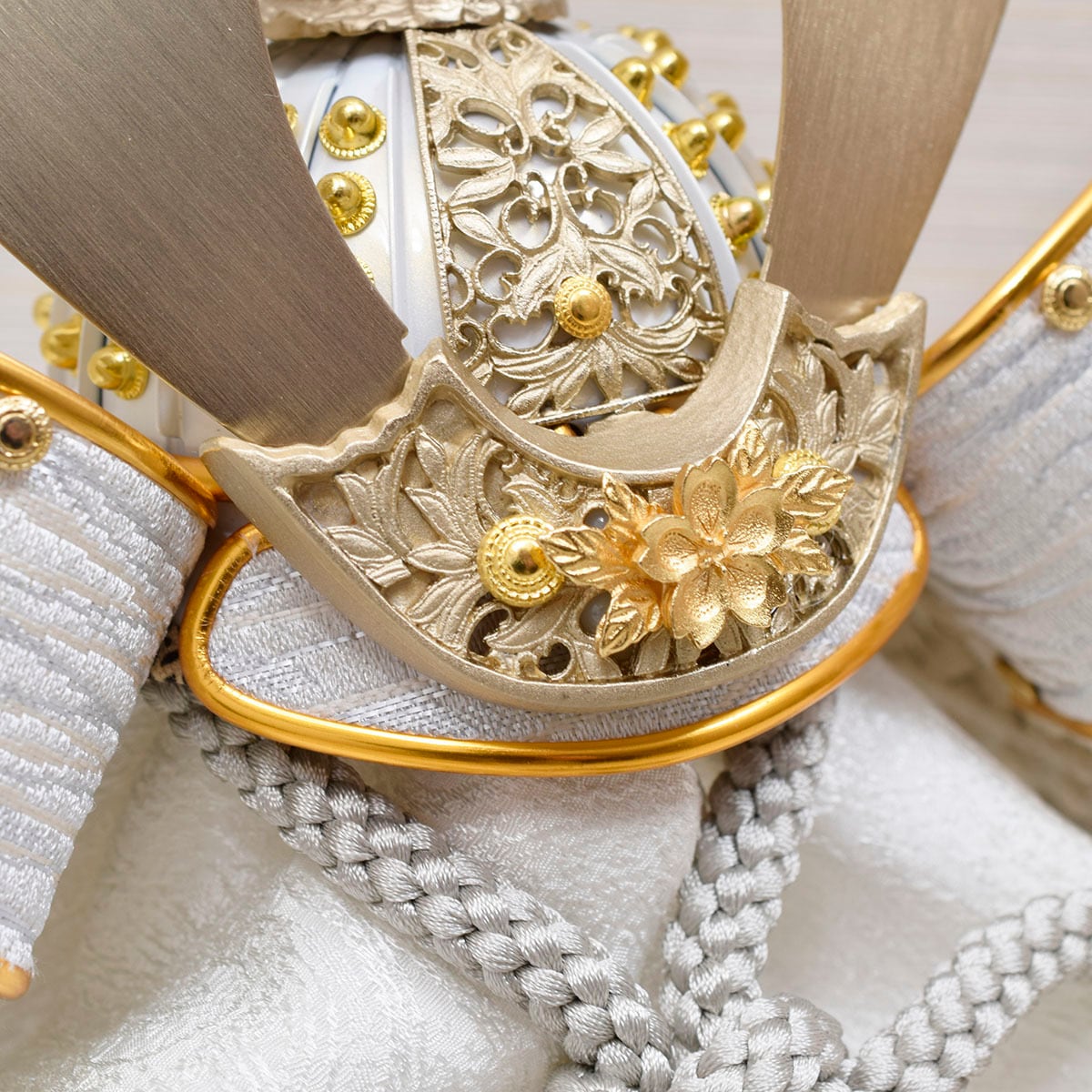 5号白鉢藤色中白の伊達政宗の兜 二曲黒麻和紙屏風 【公式通販】