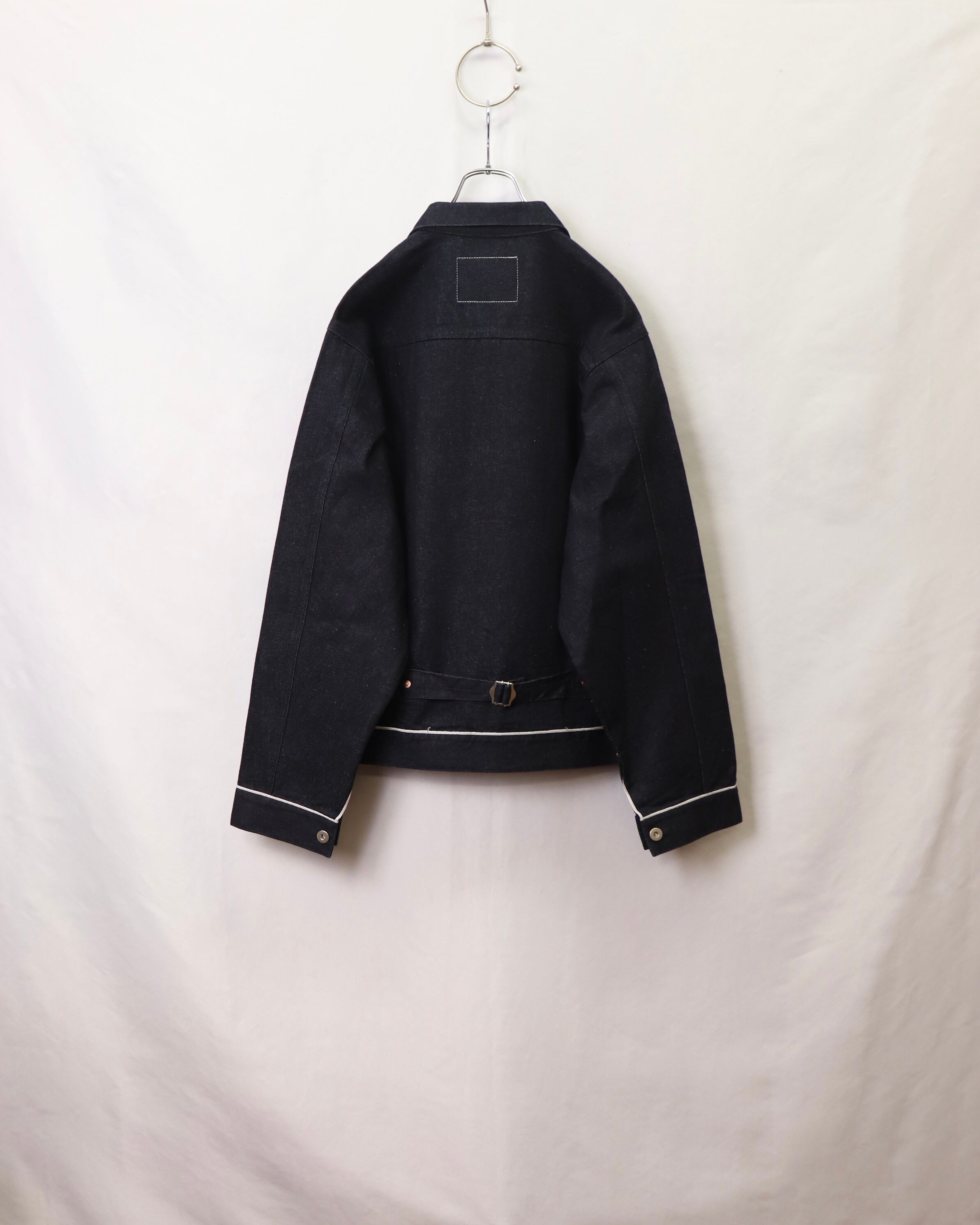 wonderland】File jacket | ROGER