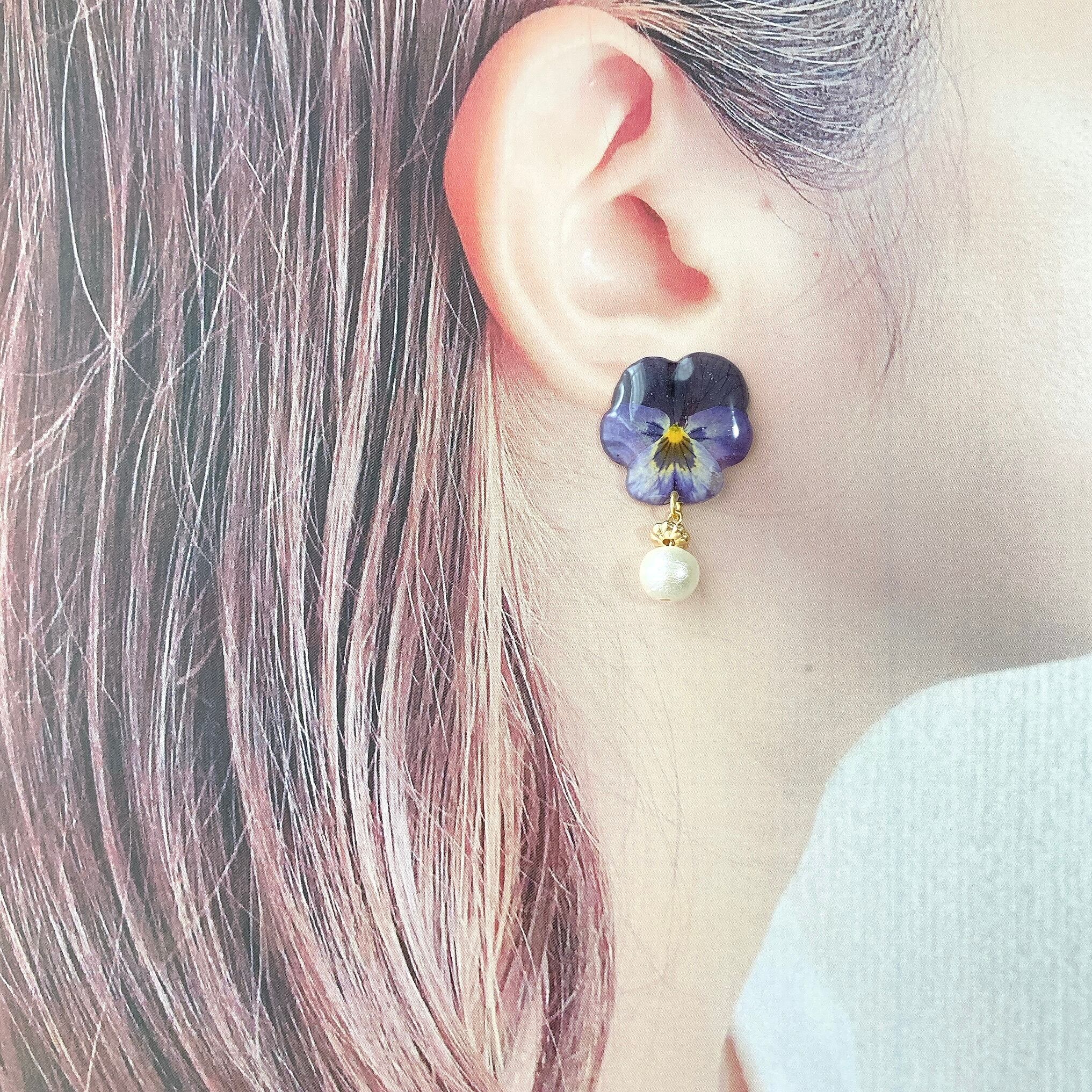 ビオラピアス 生花 押し花 ハンドメイド 自然色｜ハンドメイド・手芸