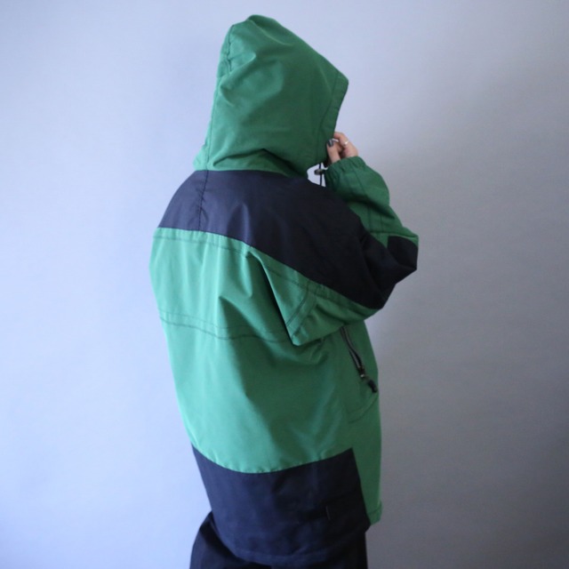 "black×green" bi-color over silhouette gimmick design anorak parka