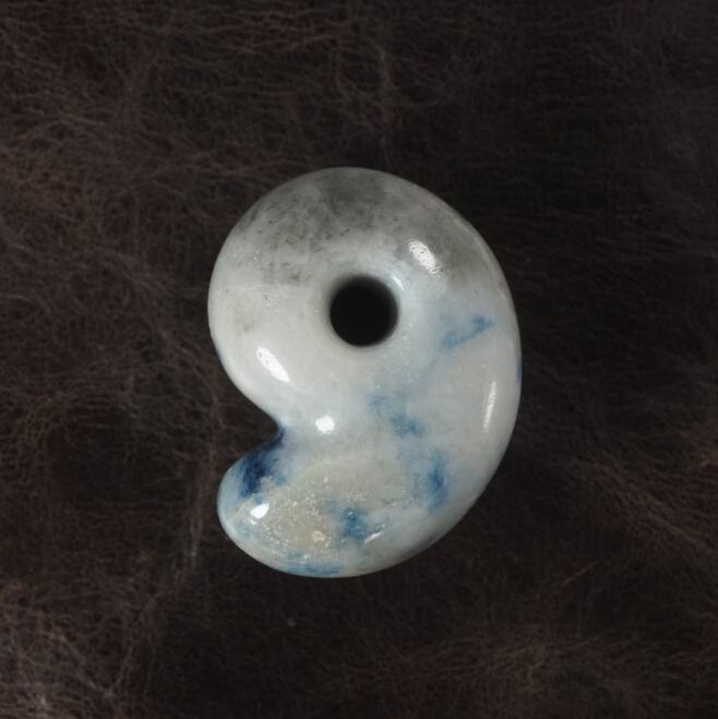 糸魚川翡翠 コン沢 青翡翠 ゆる勾玉 17.9g Itoigawa Blue Jadeite
