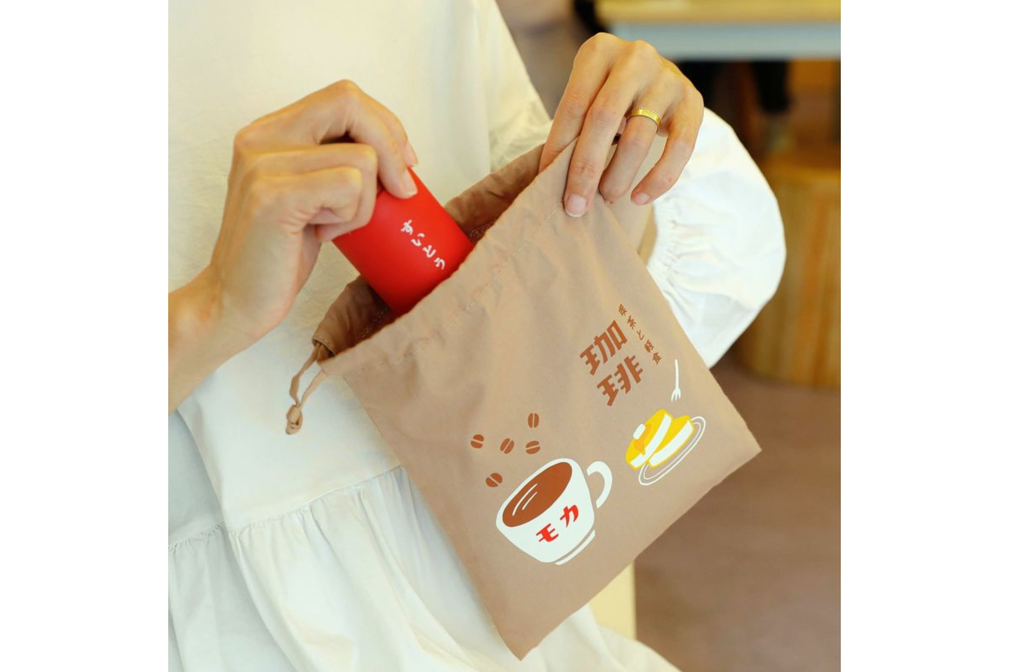 2309-121 手のひら巾着サシェ 香り袋 レトロ 猫 水玉 パッチ イエロー 2309-121 手のひら巾着サシェ 香り袋 レトロ 猫 水玉 パッチ イエロー