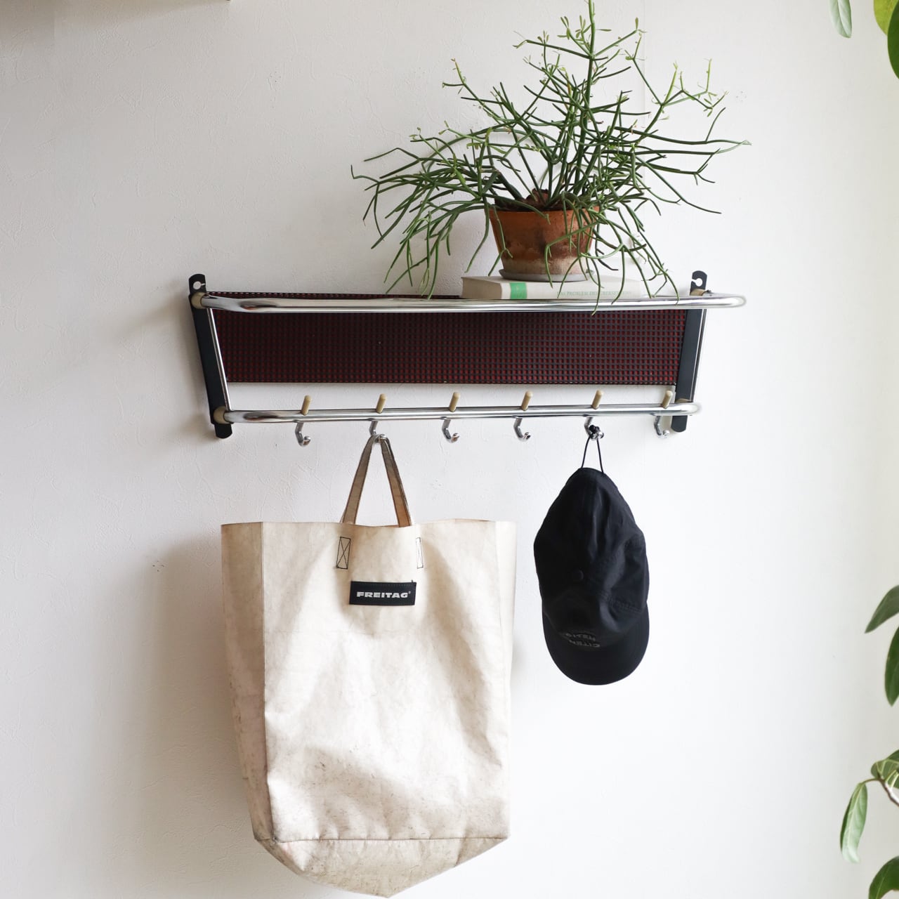 PUNCHIHG METAL WALL COATRACK | Pilastro | 1950s