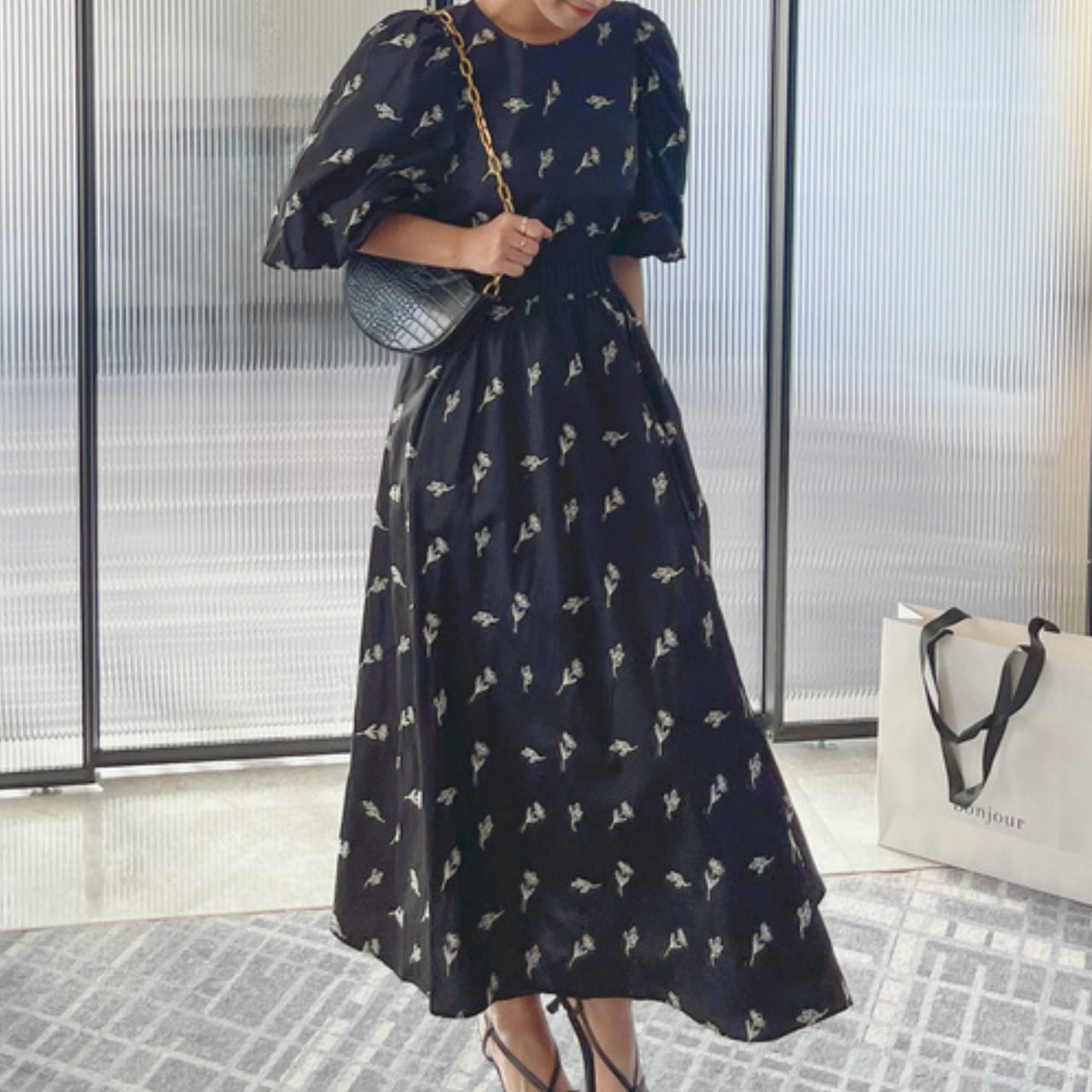 Black floral puff sleeve dress S1597