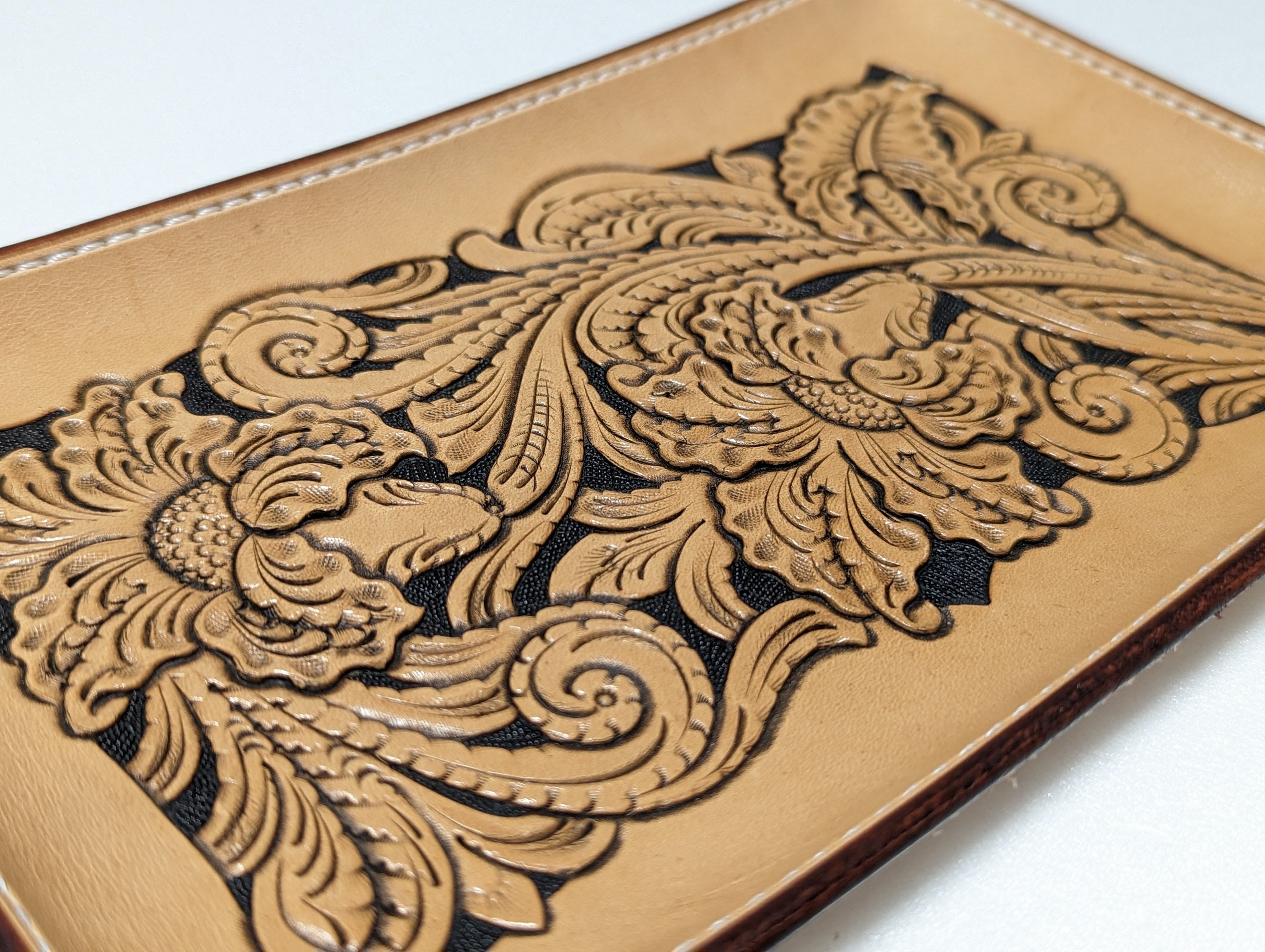 唐草模様（アリゾナスタイル）カービング マネートレイ | ST工房