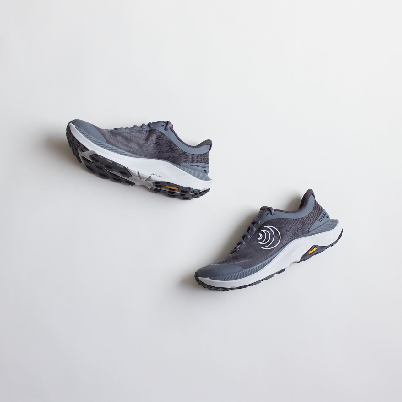 Topo Athletic(トポ アスレチック)ULTRAVENTURE 4 -Grey/Grey Topo Athletic(トポ アスレチック)ULTRAVENTURE 4 -Grey/Grey