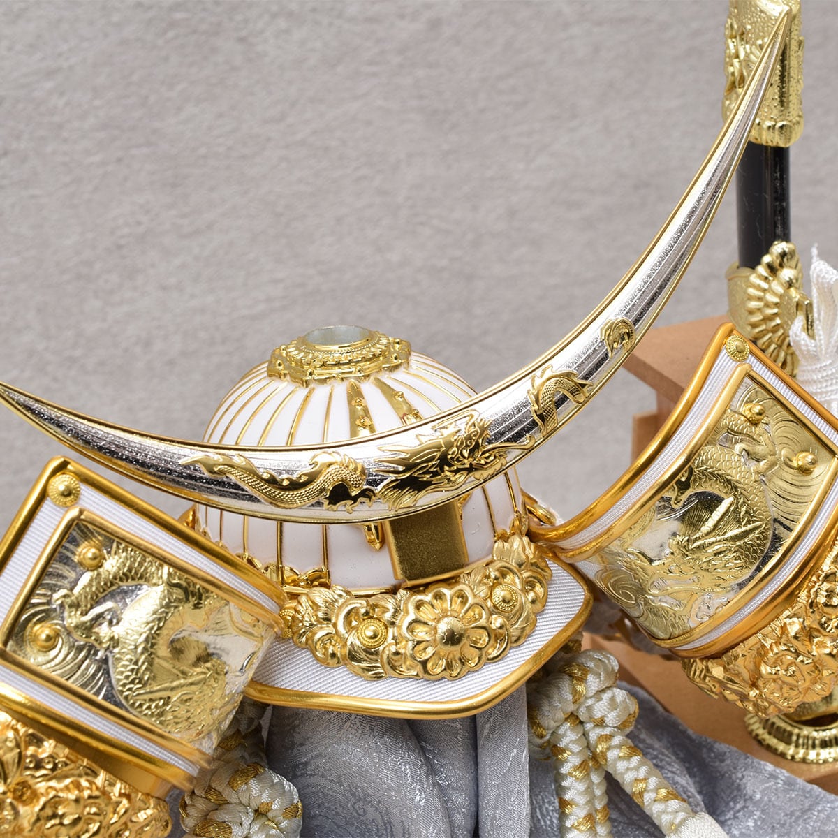 DIY兜 兜飾り【伊達龍】バニラ塗アクリルケース入り｜おしゃれ｜モダン