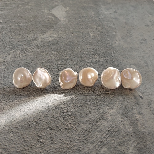 14kgf*Keshi Pearls stud pierced earrings WHT M