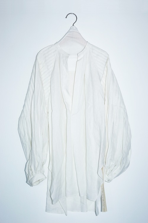 jun mikami -irish linen tacked sleeve blouse