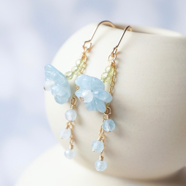 「一輪のネモフィラ」アクアマリン ペリドット 天然石 ピアス イヤリング 3月 8月 誕生石 ブルー 母の日 ウェディング K18