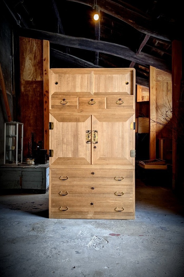 The chest of drawers "ceremony"
