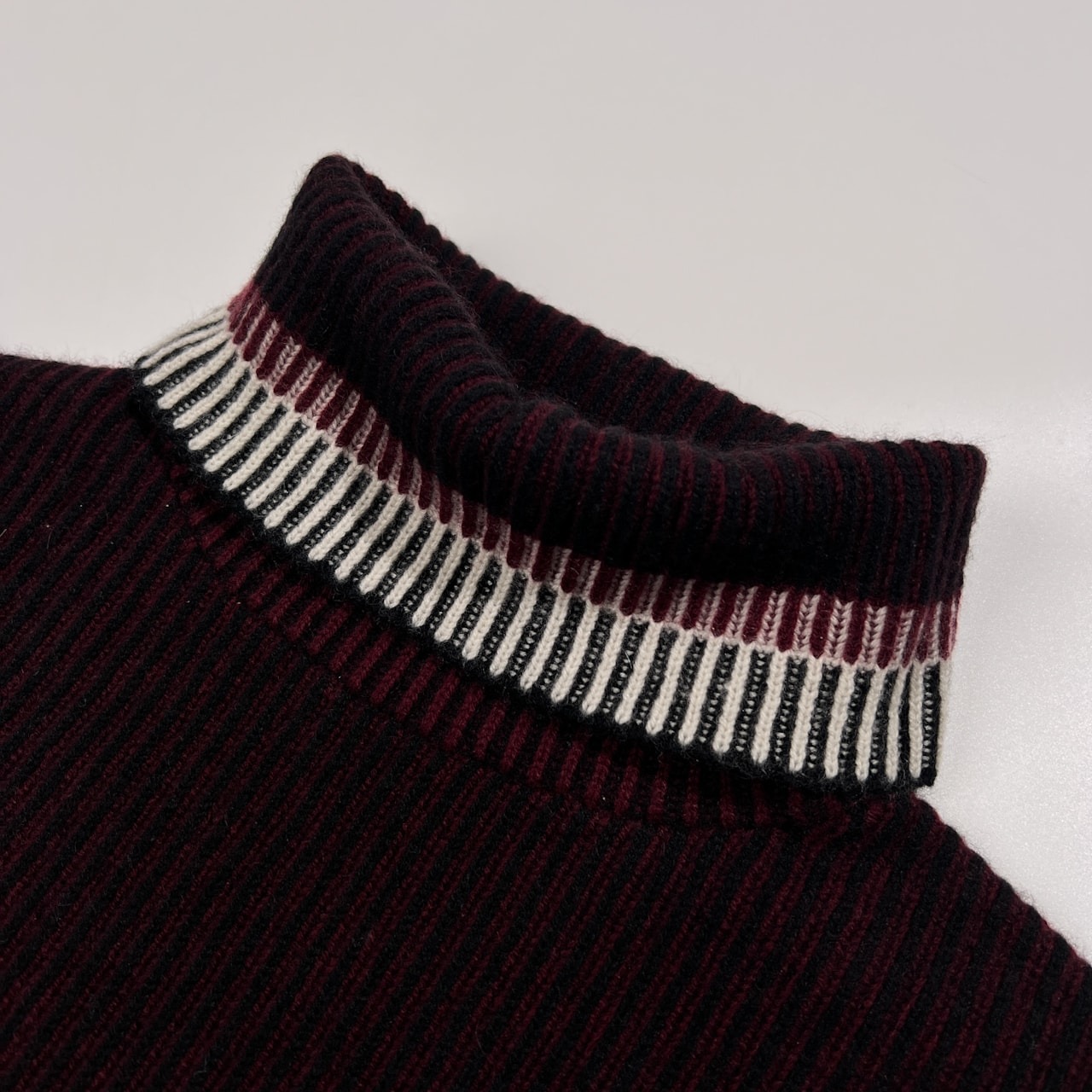 カシミヤ100% Theory セオリー タートルネック ワイド ニット セーター サイズ L /ブラック×ボルドー系