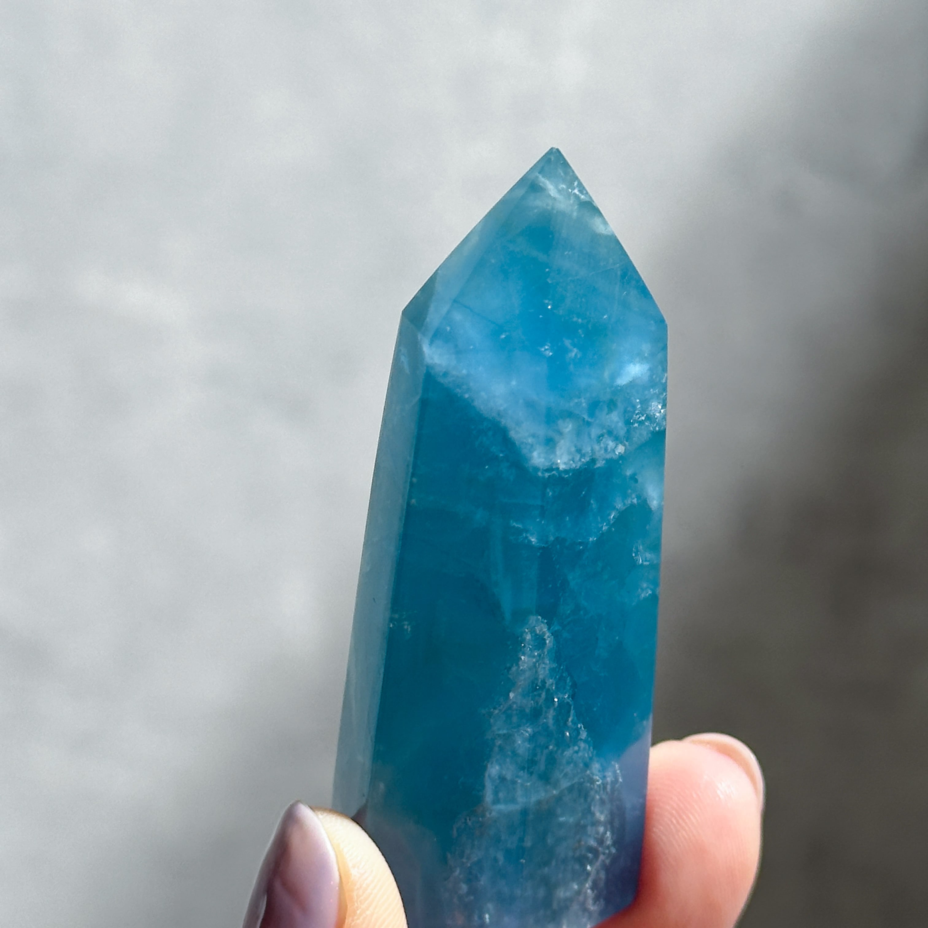ブルー、グリーンフローライト タワー型85◇ Rainbow Fluorite