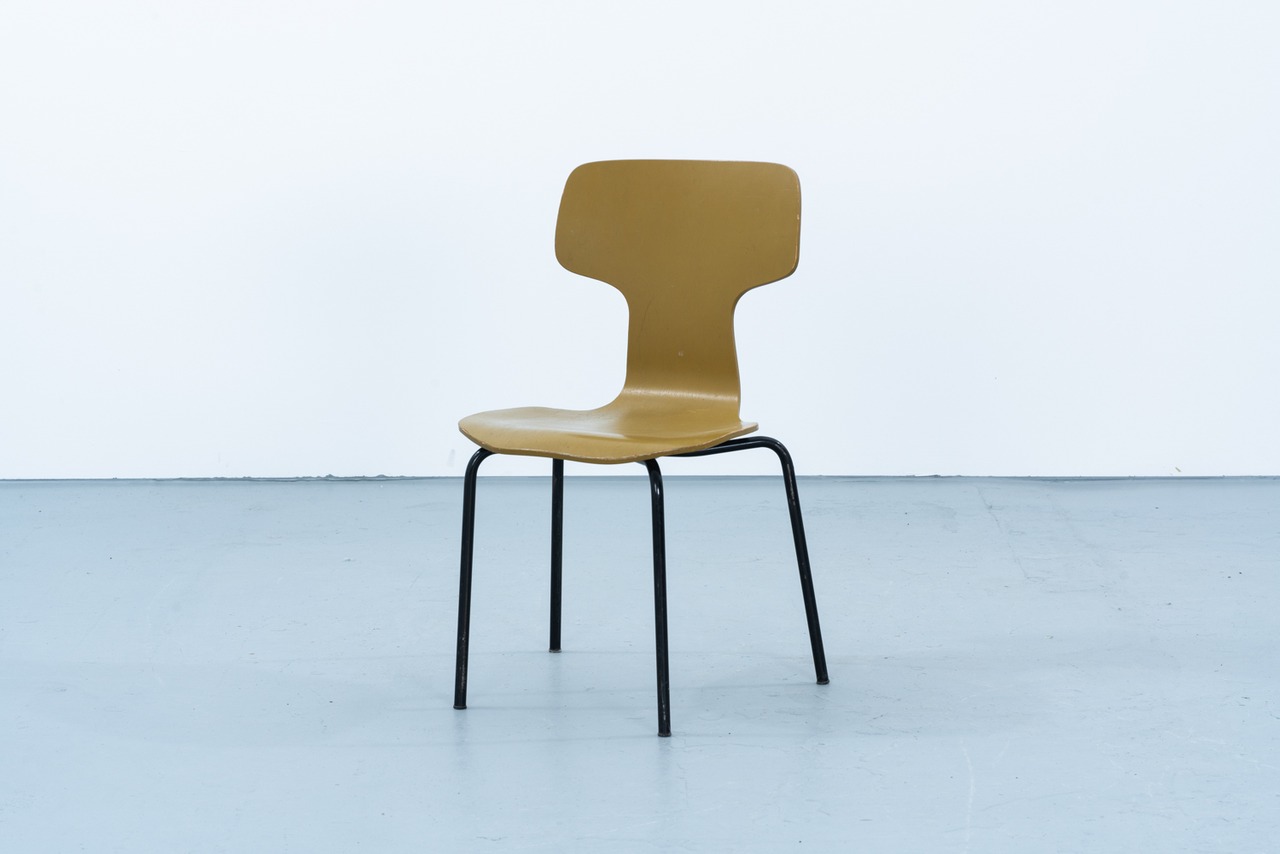 Arne Jacobsen | model.3123 child's T-chair