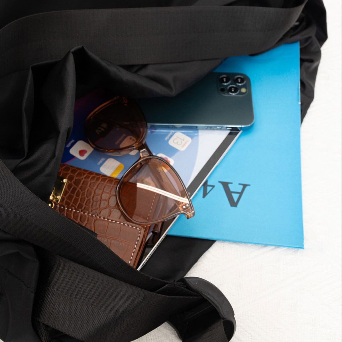 ナイロン ショルダー バッグ レディース メンズ 大容量 通勤 通学 学生 A4 韓国 おしゃれ 大人 シンプル カジュアル ブラック 黒 巾着バッグ 大人可愛い 大人女子