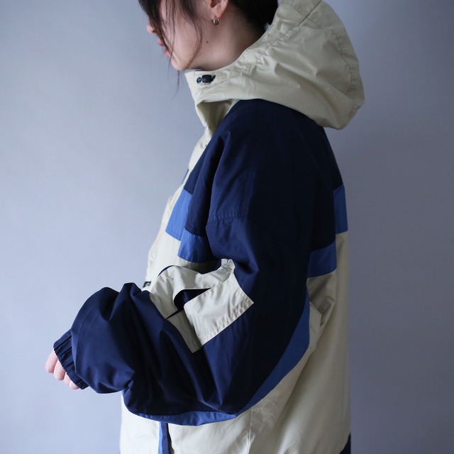 "Columbia" 3-tone future good coloring over silhouette anorak parka