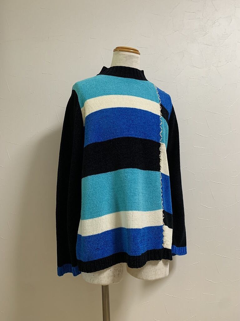 1990's Embroidery Design Patterned Mock Neck Sweater